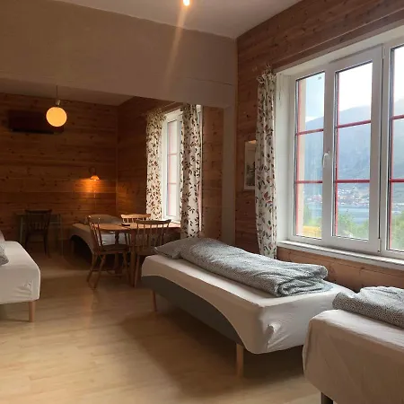 Fjordshelter Dorm Hostel *